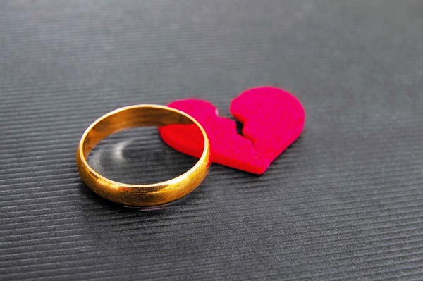 1. Сохранить обручальное кольцо как памятное украшение