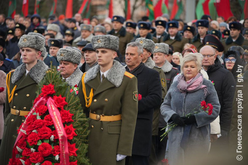 70 летие освобождения. Картинки к 80 летию освобождения Беларуси цветы Победы. Картинки к 80 летию освобождения Беларуси венок Победы. Оформление машин к 80 летию освобождения Беларуси.